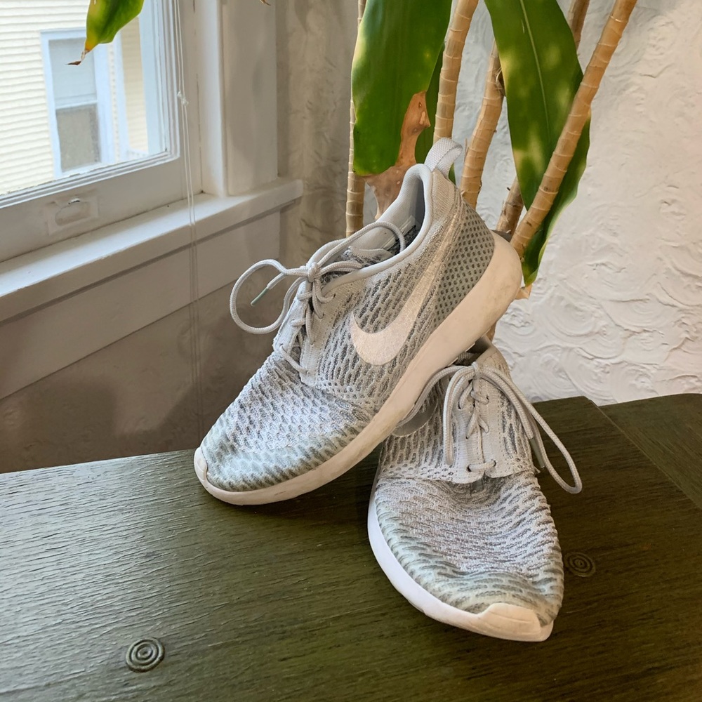 Nike Flyknit Roshe